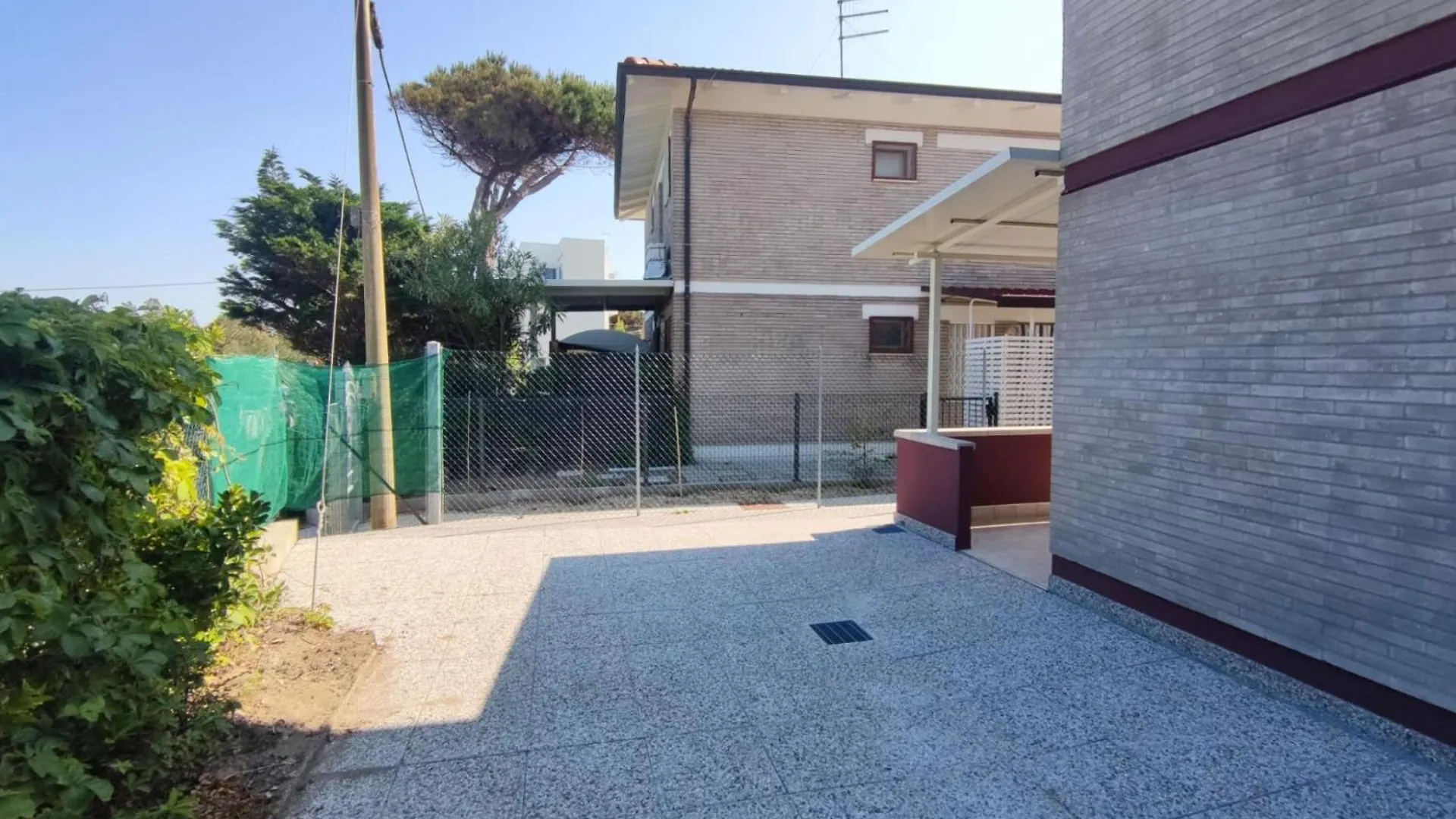 Villa Laura contacts